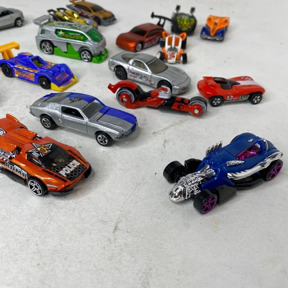 Hot Wheels Lot of 25 Diecast Cars 1970s–2000s Mercedes Fire Truck Mega-Duty
